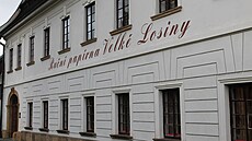 Ru�ní papírna Velké Losiny stále vyrábí papír tradi�ním zp�sobem.