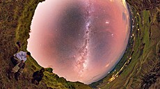 Portál do vesmíru na Novém Zélandu byl první snímek Petra Horálka, který mu...