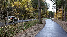 Novou cyklostezku na Novoborsku si po otev�ení vyzkou�ela �ada cyklist�.