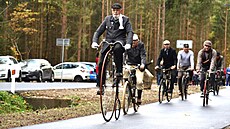 Novou cyklostezku na Novoborsku si po otev�ení vyzkou�ela �ada cyklist�.