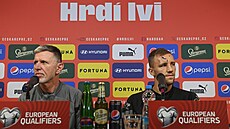 Trenér Jaroslav Šilhavý a kapitán Tomáš Souček na tiskové konferenci...