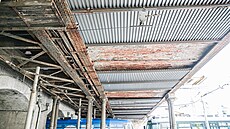 Po kamenné �ásti viaduktu v K�enové ulici u hlavního brn�nského nádra�í p�ijde...