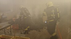 V trutnovské pekárn vzplála pec na rohlíky, peivo skonilo na uhel. (19....