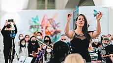 Lenka Dandová je také dirigentkou.