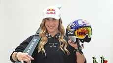 S LY�EMI KÄSTLE. Ester Ledecká b�hem p�edsezonní tiskové konference.