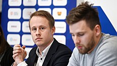 Pedseda skokanského úseku Vít Háek (vlevo) a sportovní editel Filip Sakala...