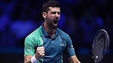 Novak Djokovi se raduje z vítzství ve finále ATP Finals 2023.