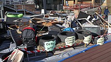 Kopivnická radnice nechala v nov opraveném centru msta umístit ernou...