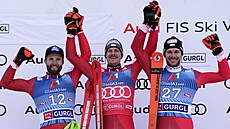 Úvodní slalom sezony v rakouském Gurglu ovládli domácí závodníci.