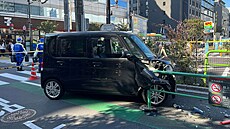 Do bariéry poblí izraelského velvyslanectví v Tokiu narazil automobil a zranil...