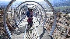 Horský areál Krali�ák investoval 14 milion� korun do krytého pojízdného pásu...