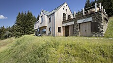 D�evo a kámen pat�í do hor od nepam�ti. V tomto sm�ru nebylo o �em p�emý�let.