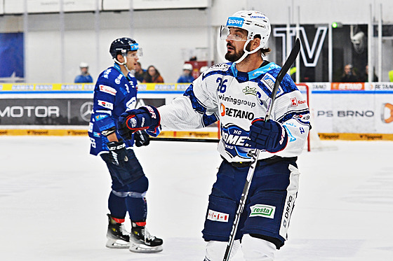 Martin Za�ovi� z Komety slaví gól do sít� Plzn�.