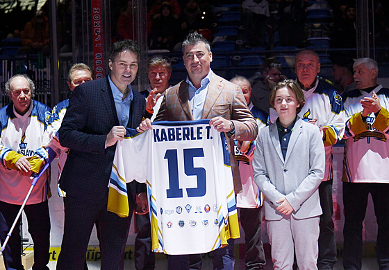 P�ed zápasem byl do kladenské sín� slávy uveden legendární obránce Tomá�...