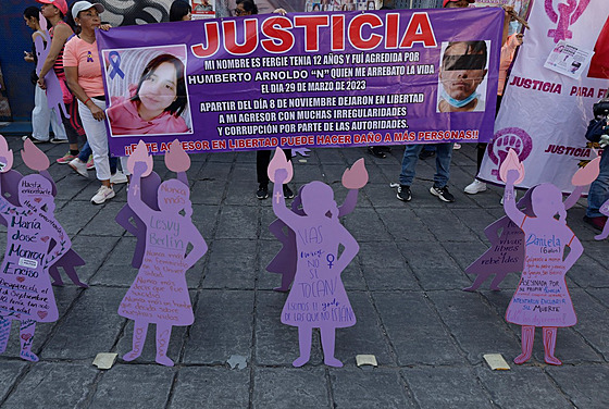 Protesty upozor�ují na vysoké po�ty zmizelých a zabitých Mexi�anek. (25. �íjna...