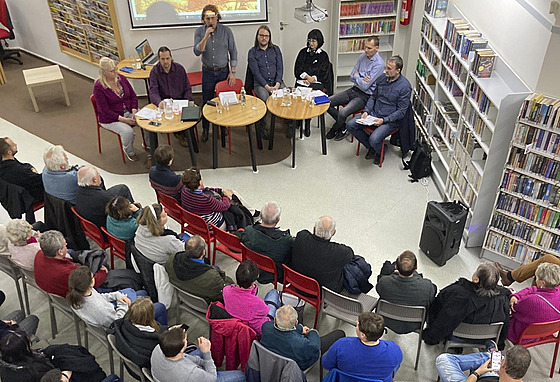 Na setkání se zástupci radnice dorazilo nkolik desítek obyvatel, probrali...