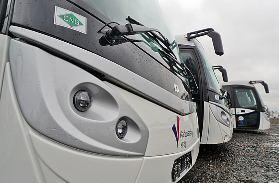 Mezi nejv�t�í leto�ní novinky v Karlovarském kraji pat�í zavedení nového systému dopravní obslu�nosti a nasazení nízkoemisních autobus�.