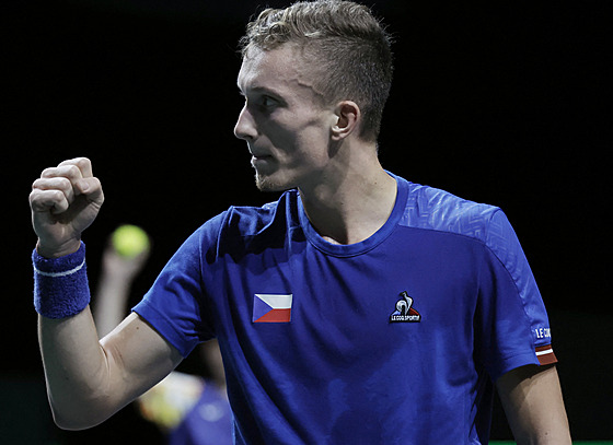 Jií Leheka se raduje z povedené výmny ve tvrtfinále Davis Cupu ve panlské...