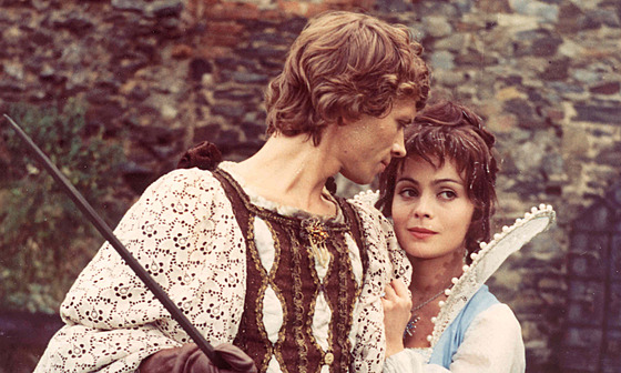 Juraj �urdiak a Libu�e �afránková v pohádce Princ a Ve�ernice (1978)