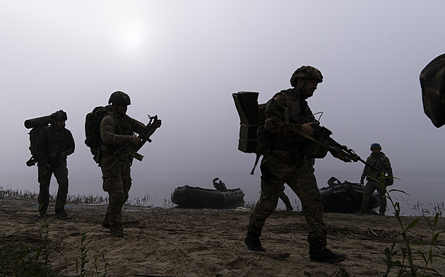 Pálíte po nás, debilové! Ruskou obranu Dněpru drtí chaos a alkoholismus