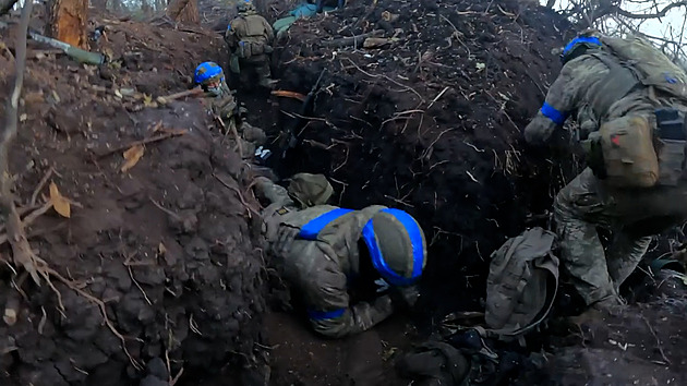 VIDEO: Syrová válka v zákopech. Režisér Sencov natočil film přímo v bojích