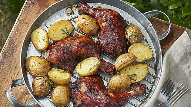 Grilovaná kuřecí stehna v BBQ