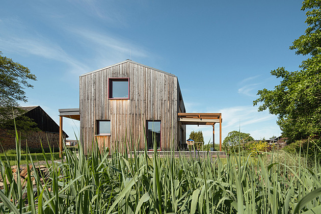 Přáli si pasivní dřevostavbu z panelů. Do domu se stěhovali už za rok