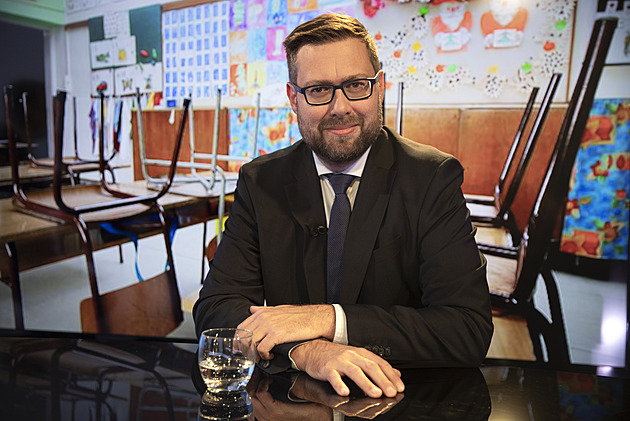 Odborářka: Školství potřebuje 8 miliard. Ekonomika klesá, oponuje náměstek