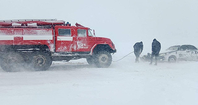 Cyklon zpomalil vojenské operace, Ukrajinci ho využili k opevnění za Dněprem