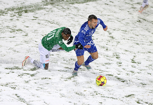 Karviná - Olomouc 0:2, zápas přerušilo husté sněžení, rozhodl dvougólový Juliš
