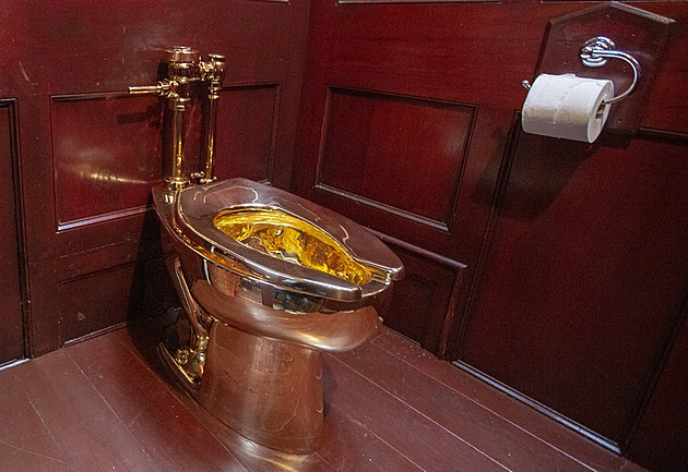 Ukradli zlaté WC za 134 milionů korun. Po čtyřech letech výtečníky dopadli