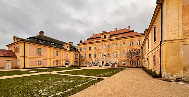 Barokní zámek v Krásném Dvoe na Lounsku