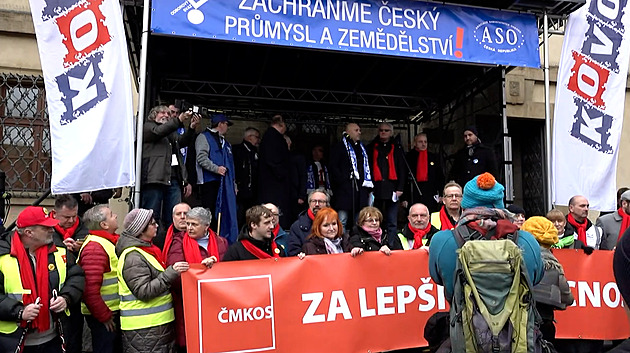 Nepodlehnout populismu. Vláda svou politiku nezmění, a bohužel ani komunikaci