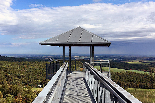 Český výletník: První dinopark v Česku vznikl na zahradě rodinné chalupy