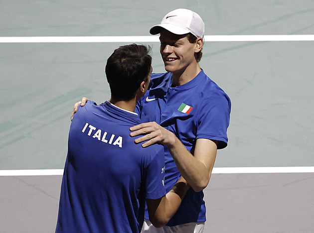 Djokovič Srby nespasil. Italové ve finále Davis Cupu vyzvou Austrálii