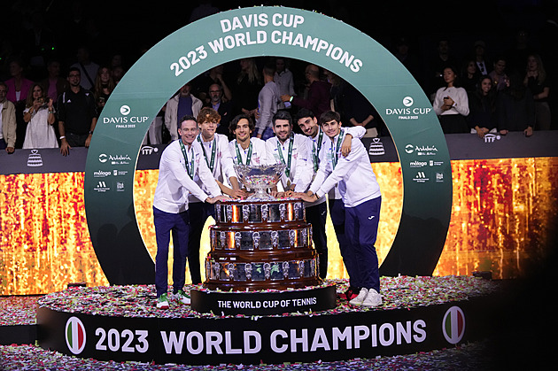 Italové po 47 letech vyhráli Davis Cup. Rozhodující bod přidal Sinner