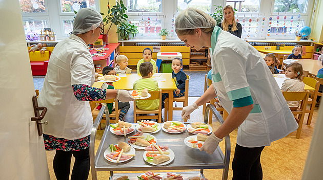 OBRAZEM: Bourání fakulty, supi i konec skláren. Zlínský kraj očima fotografů