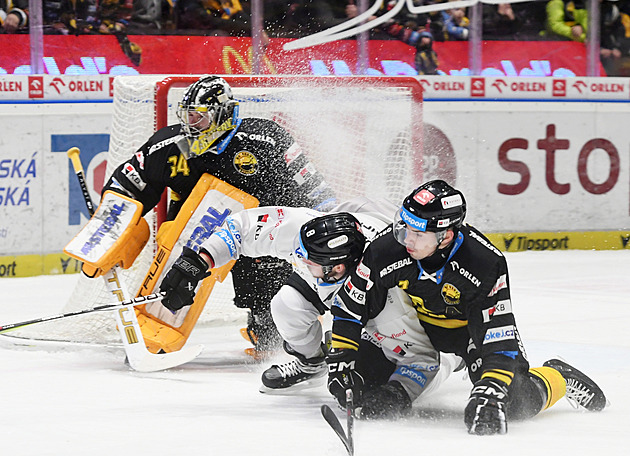 ONLINE: Litvínov v derby hostí Vary, Sparta opět zaútočí na první místo