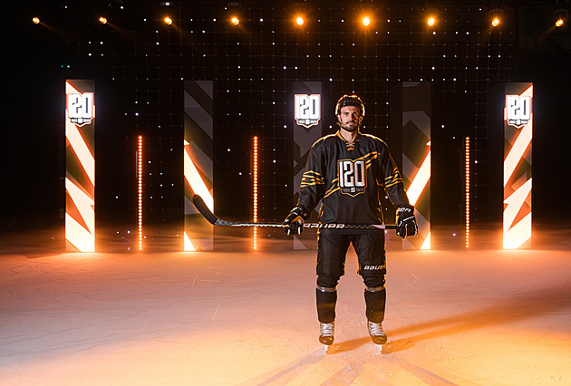 Jágr opět v bruslích. Představí se na sparťanských oslavách v Holešovicích