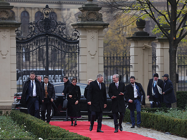 GLOSA: Fico v Praze. Kdo spolkl žábu a kdo odešel středem