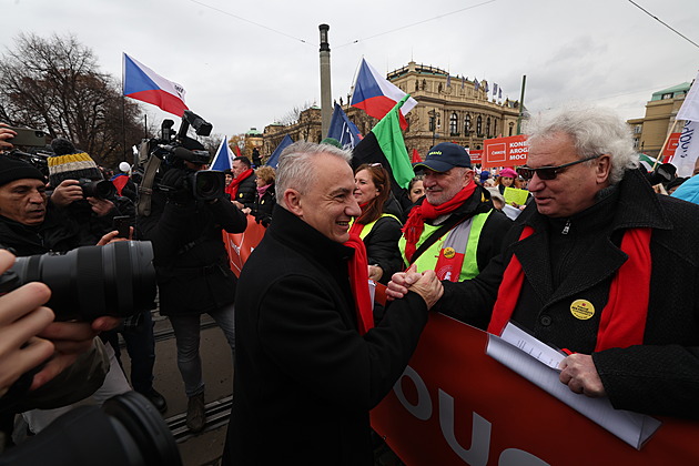 Středula rozlítil učitele. Odbory zneužily stávku, je to na odstoupení, vzkazují