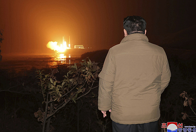 Kim si prohlédl snímky amerických základen pořízené satelitem, uvedla KLDR