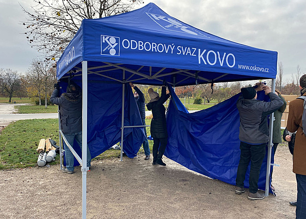 Bláto a osamělý stánek. Letná vyhlíží první odboráře, přijet jich mají tisíce