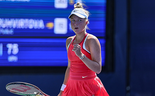 Brenda Fruhvirtová v Aucklandu slaví první výhru na WTA, Martincová vypadla