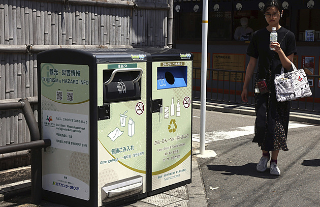 Do Japonska míří víc turistů než před covidem. Odpadkové koše zažívají renesanci