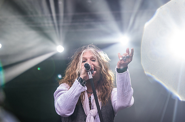 Před koncertem nepiju, to je úděl stárnoucího rockera, říká John Corabi