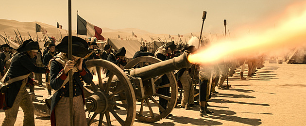 Film o Napoleonovi je zavádějící, kritizují experti hollywoodský snímek