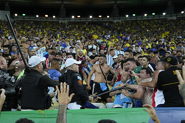 Vyděšený Messi: Mohlo dojít k tragédii. Výhru Argentiny zastínilo násilí z tribun