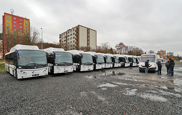 Nové autobusy nepobraly část cestujících. Měli jsme chybná data, hájí se kraj