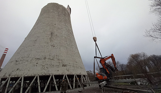 Se spalováním uhlí je konec, z třebovické teplárny už mizí i chladicí věž